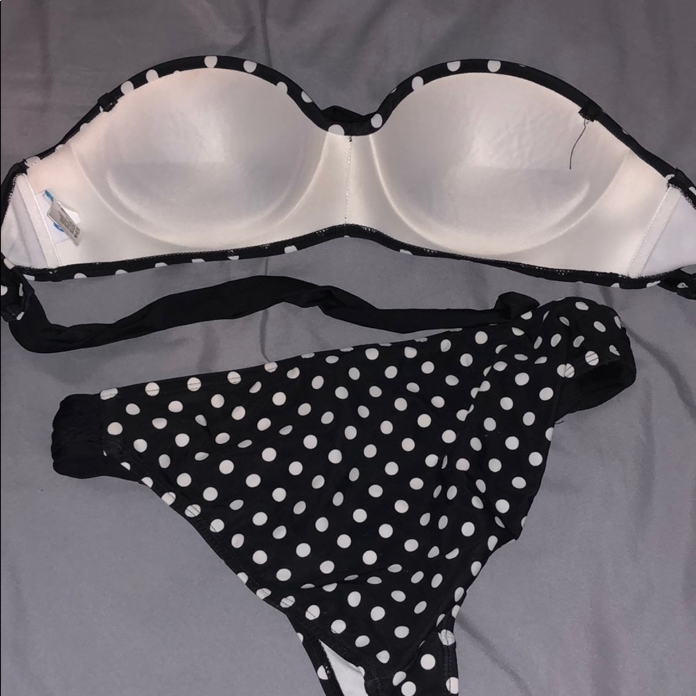 Bikini - Picture 2 of 2